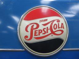 Pepsi 10 cent, Vendo soda machine, VMC SA 144, The Light Refreshment, bottle cap front