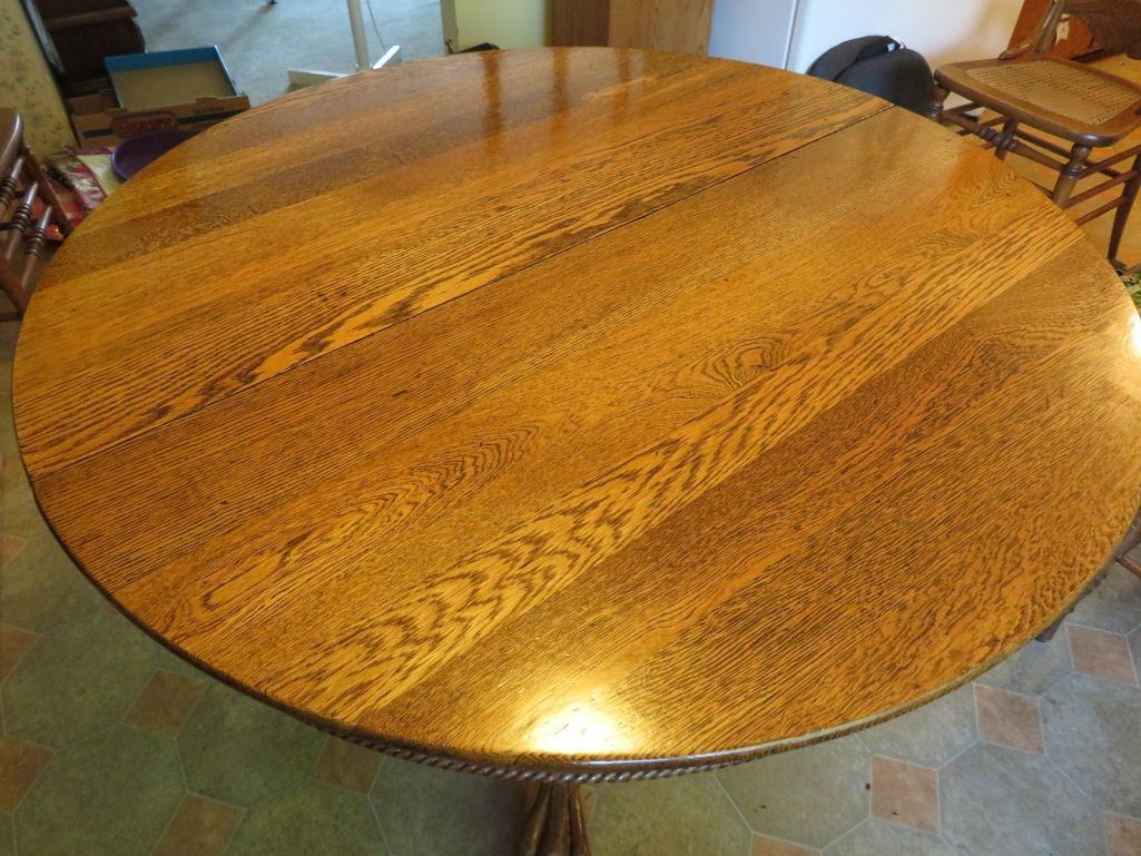 Round Oak Table with large clawfeet, three leaves, 45", extended 74"