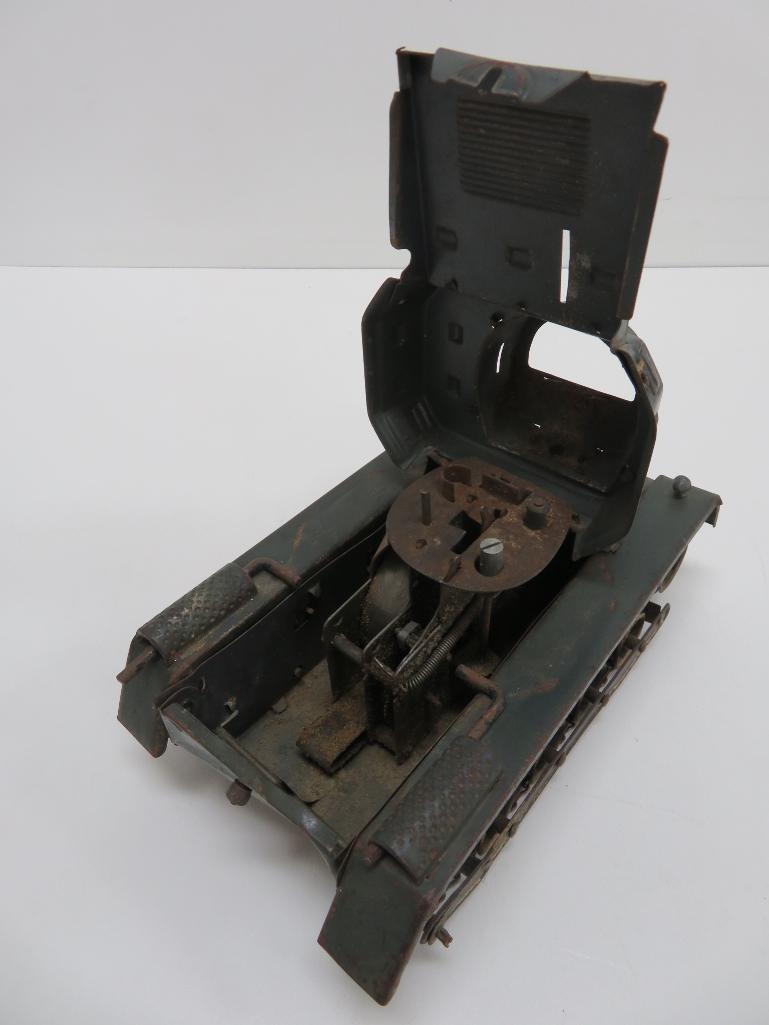 Pre War Tippco clock work metal tank, 8 1/2"