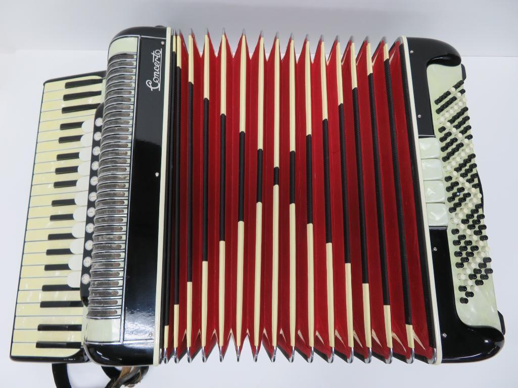 Concerto vintage accordion and case, Sivio Marotta, made in Italy C447