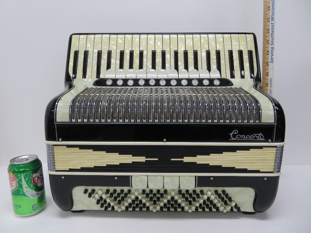 Concerto vintage accordion and case, Sivio Marotta, made in Italy C447