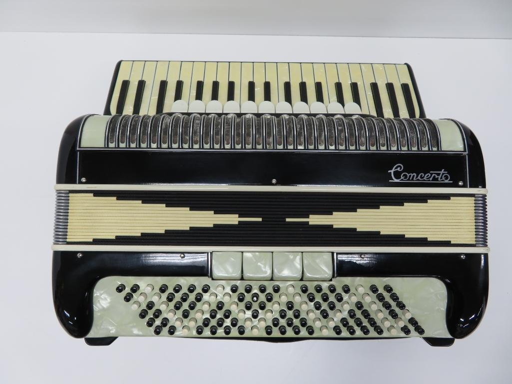 Concerto vintage accordion and case, Sivio Marotta, made in Italy C447