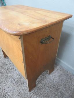 Loom bench, 24" x 14", hinge top, 22" tall