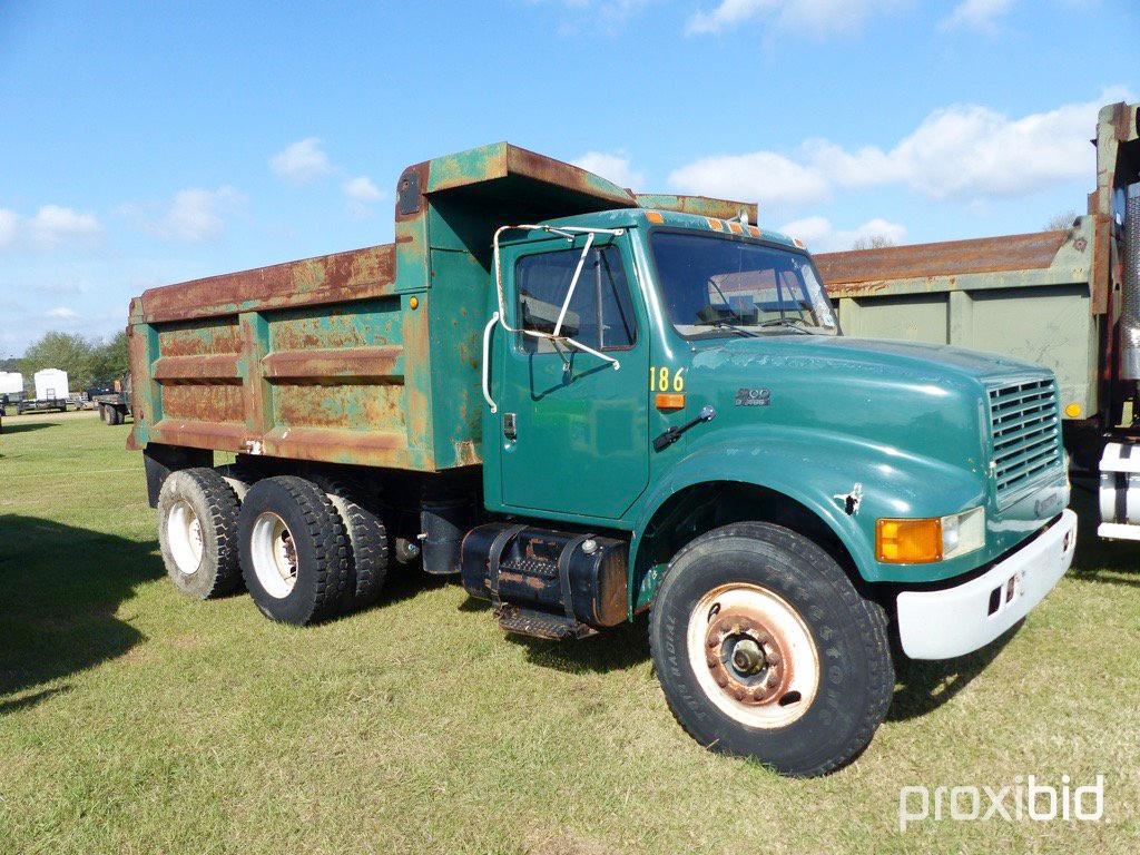 2002 International 4900 6x4 Tandem-axle Dump Truck, s/n 1HTSHAAR52H502045: