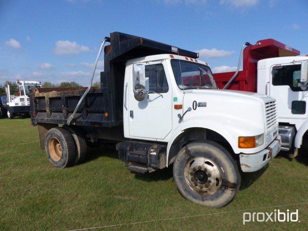 2000 International 4700 Single-axle Dump Truck, s/n 1HTSCABPXYH252743: T444