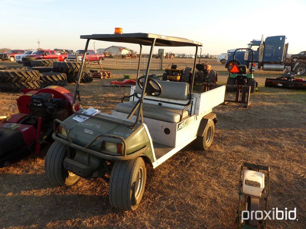 XRT900 CLUB CAR GOLF CART W/ DUMP BED