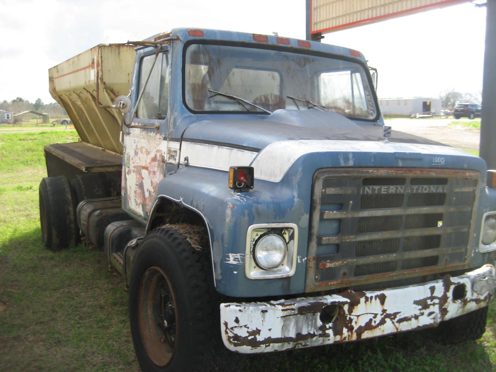 1979 International 1854 Spreader Truck, s/n AA18FJHA28254: DT466, 5/2-sp.,