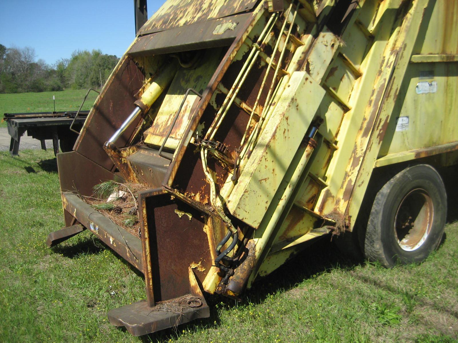 1981 GMC Topkick Garbage Truck, s/n 1GDP7D1Y3BV601068: S/A, Cat 3208 Eng.,