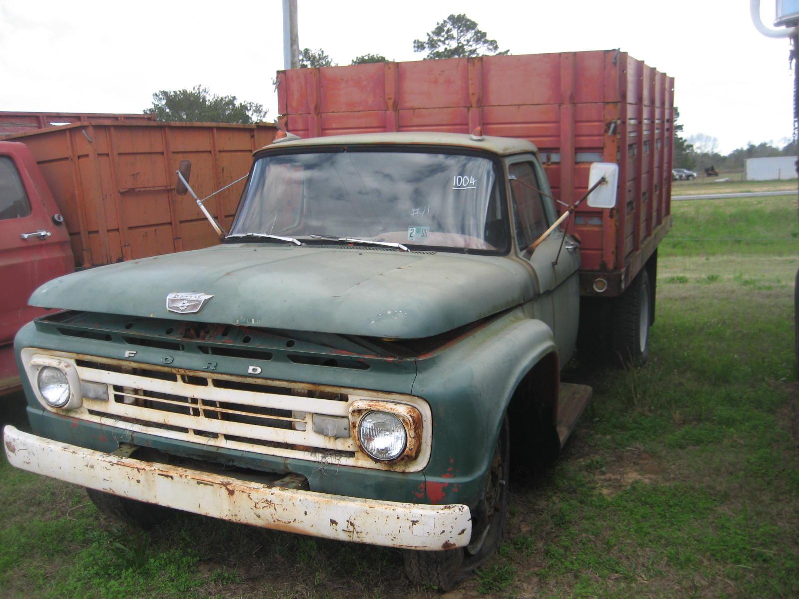 Ford Dump Truck, s/n F60BG231767: S/A, Gas Eng., 4/2-sp.