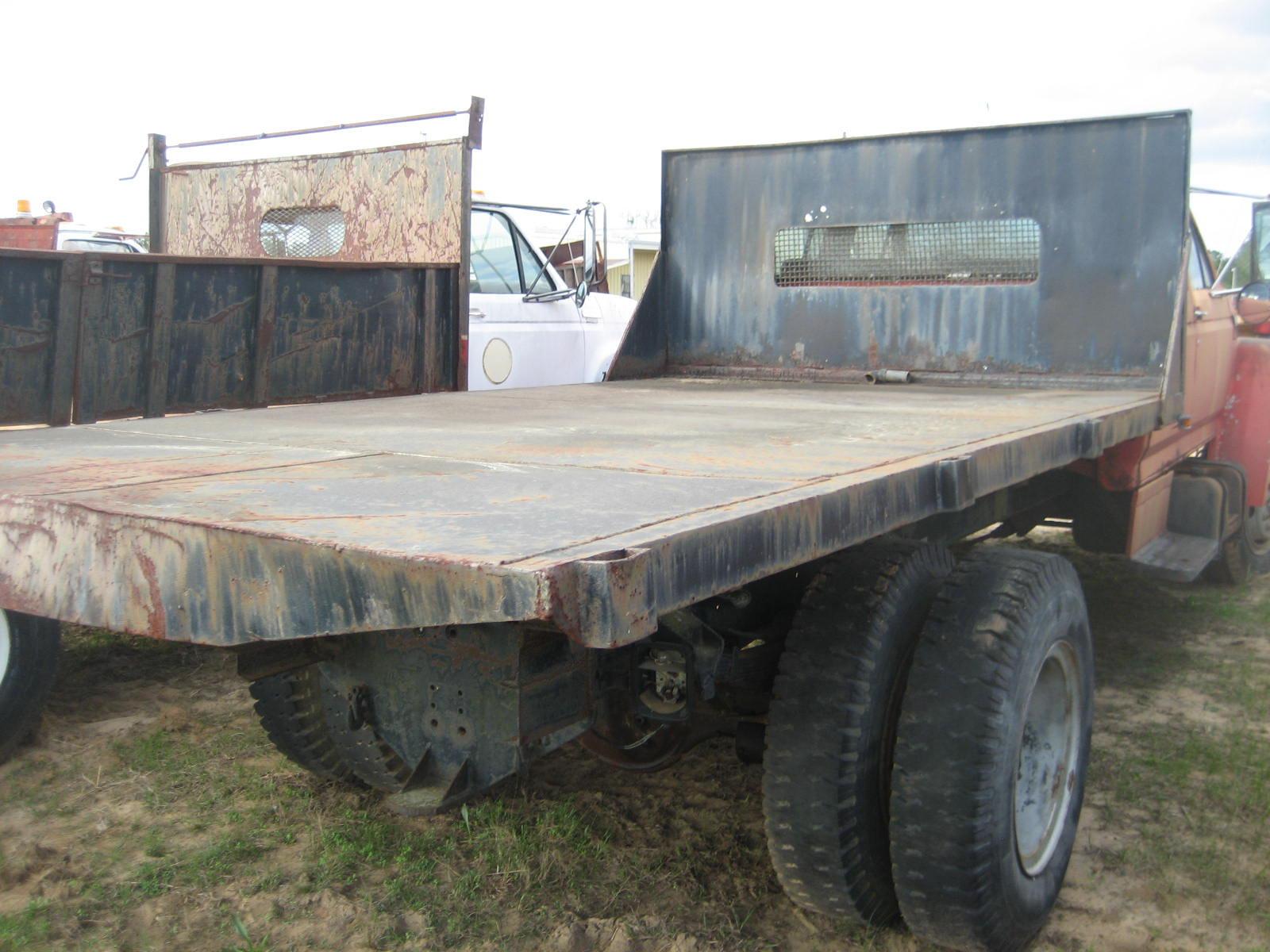 Ford F-Series Flatbed Truck: Crew Cab, S/A, Gas Eng., 5-sp.