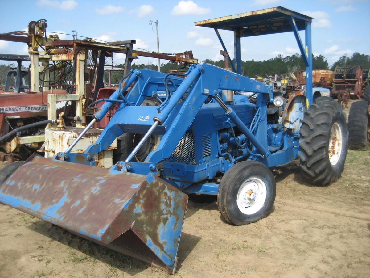 Ford Tractor: Diesel Eng., w/ Loader, 1169 hrs