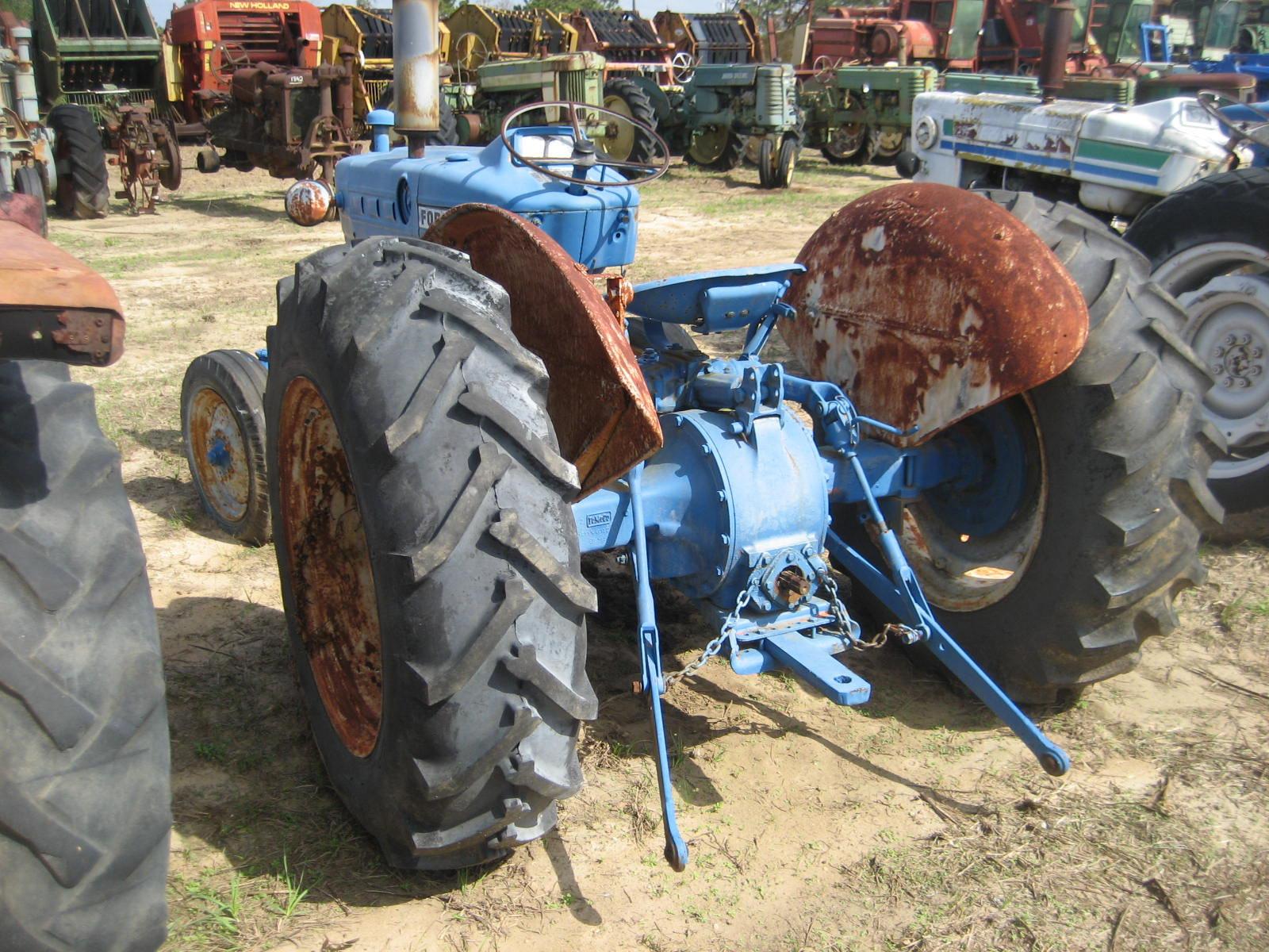 Ford 3000 Tractor: Gas Eng.