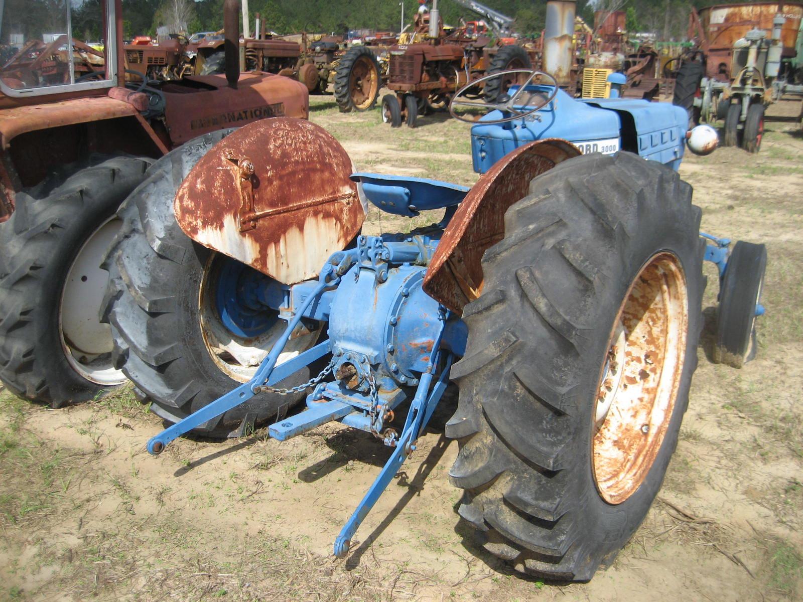 Ford 3000 Tractor: Gas Eng.
