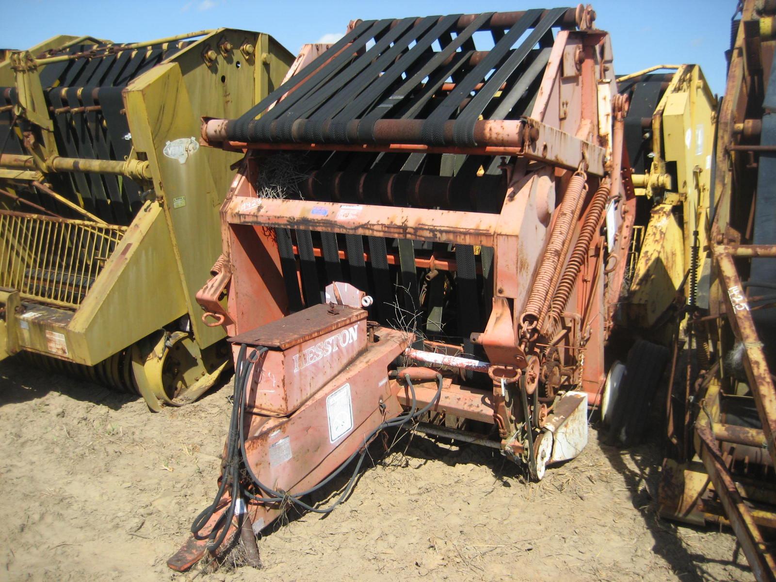 Hesston 5500 Round Baler