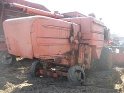 Massey Ferguson 510 Combine w/ Grain Table