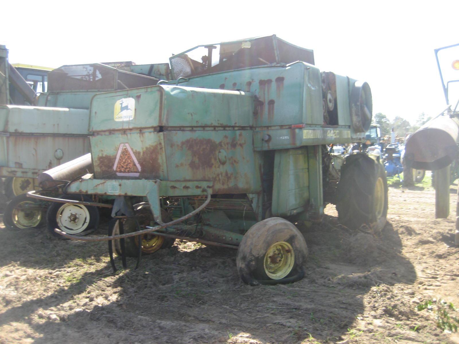 John Deere 4420 Combine