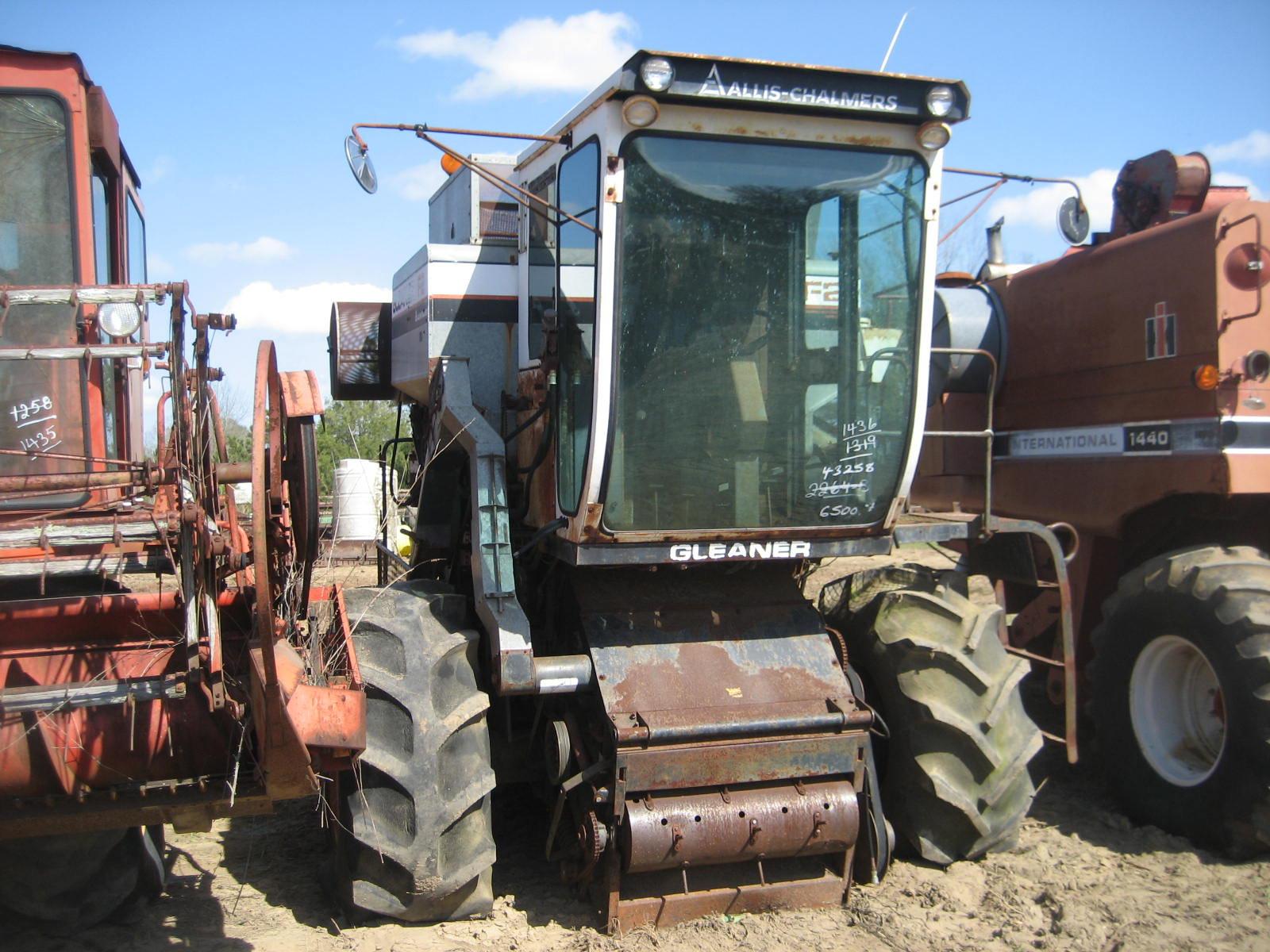 Allis Chalmers Gleaner Combine, s/n FLS37072