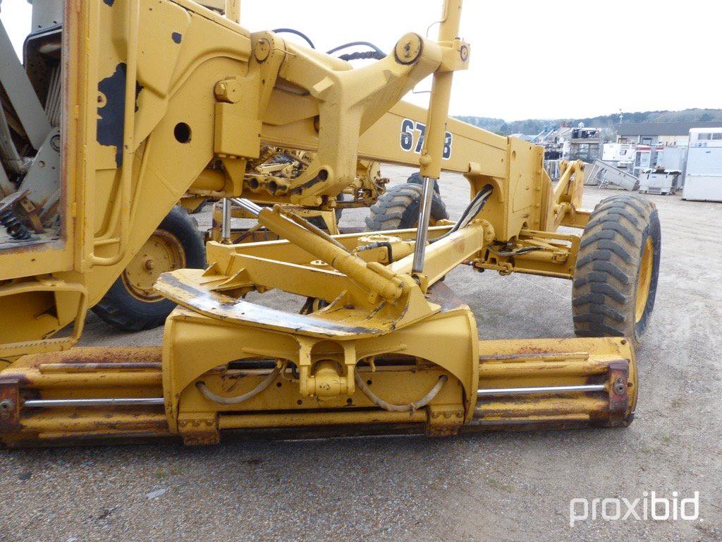 John Deere 670B Motor Grader: Articulating, 12' Blade, Front Scarifier, 17.