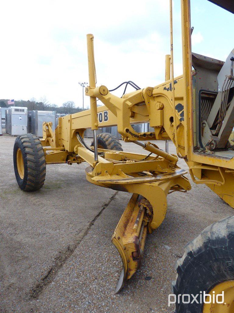 John Deere 670B Motor Grader: Articulating, 12' Blade, Front Scarifier, 17.