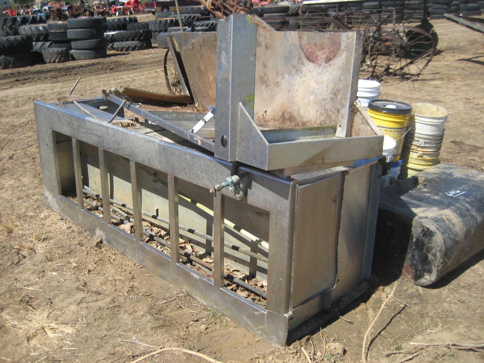 Gas Tank / 5-gal Buckets / Stainless Table