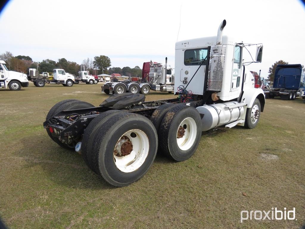 2007 Kenworth T800 Truck Tractor, s/n 3WKDD49X77F166929: T/A, Day Cab, 10-s