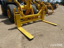 Komatsu WA380-5 Rubber-tired Loader, s/n 60182: C/A, Log Forks, 26.5-25 Tir