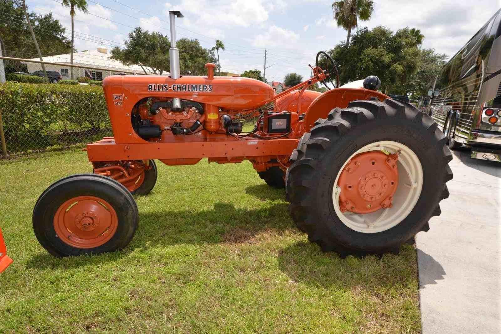 Allis Chalmers WD45 Tractor, s/n WD232504: Wide Front, Gas, 1957 Year Model