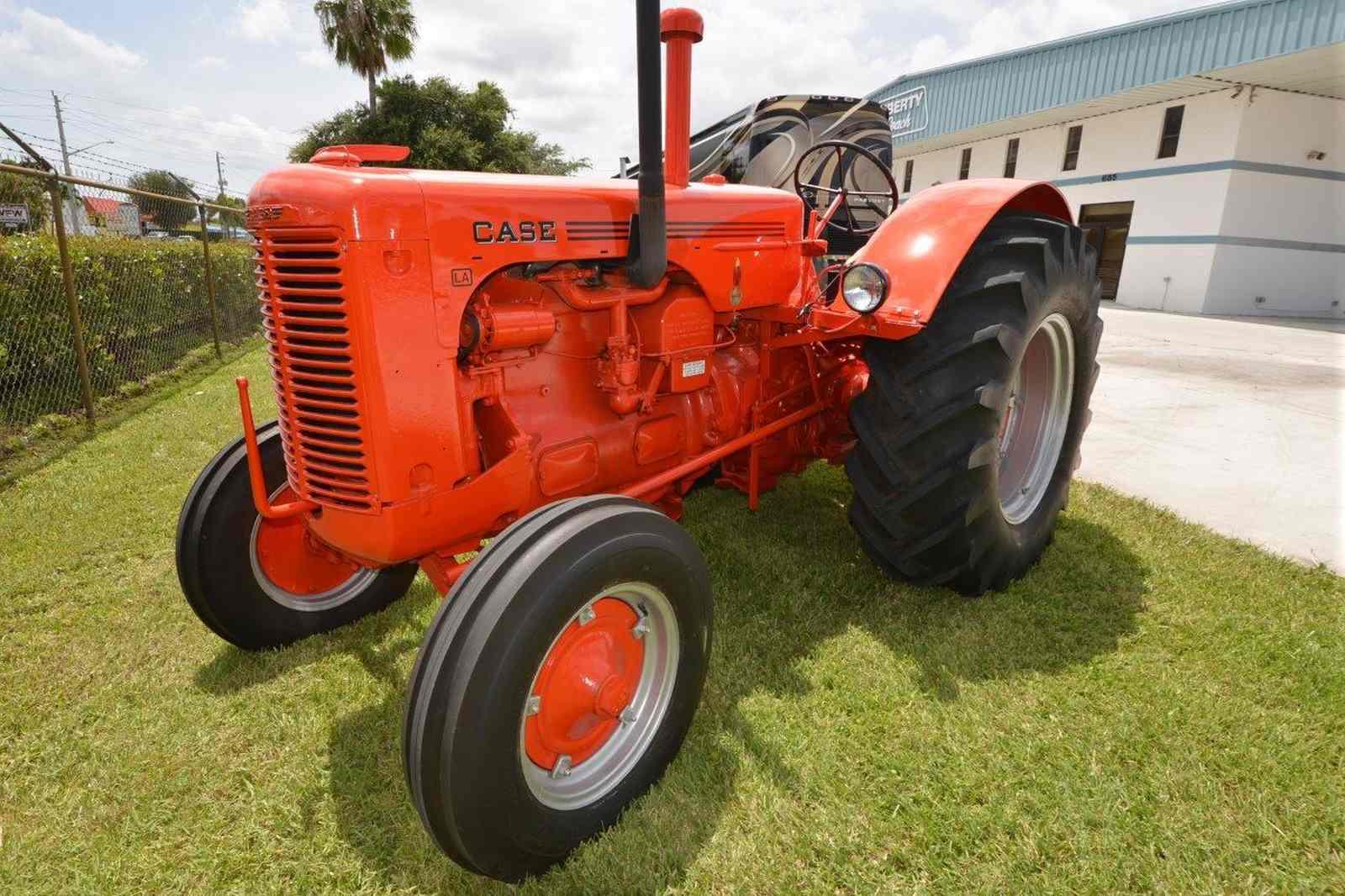 Case "LA" Tractor, s/n 5208609: Wide Front, Gas, 1948 Year Model