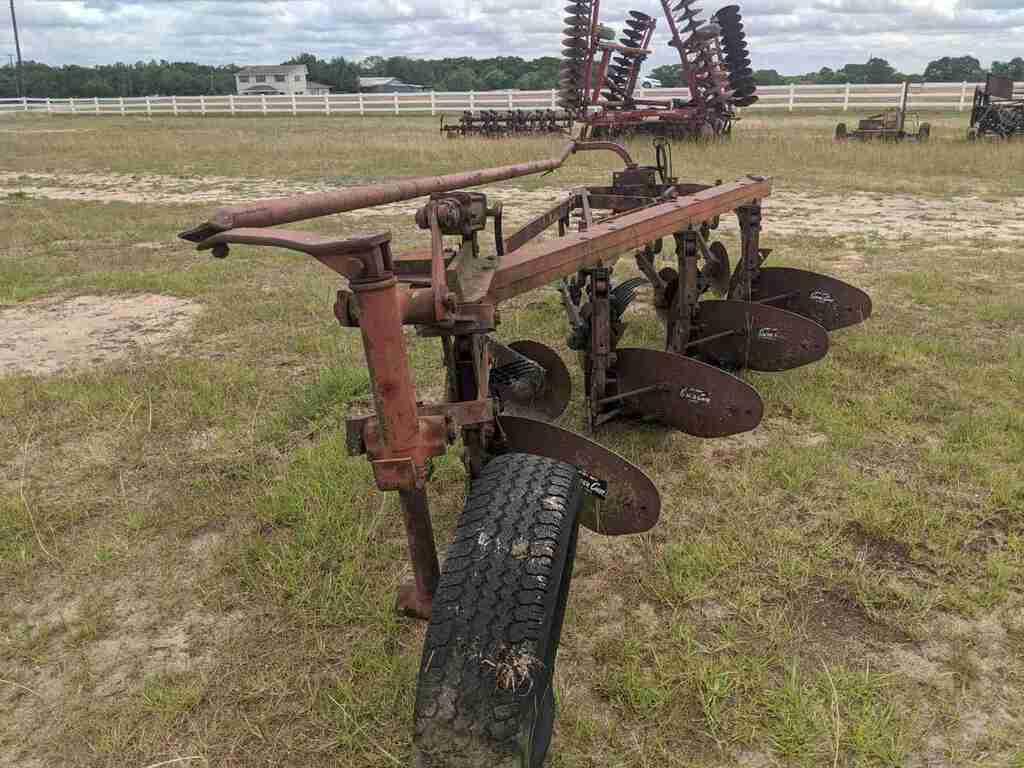 IH 540, 4 x 16 Plow