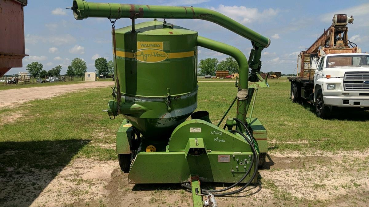 GRAIN VAC, 614F, WITH SHAFT, GREEN COLOR, S/N 29388063779