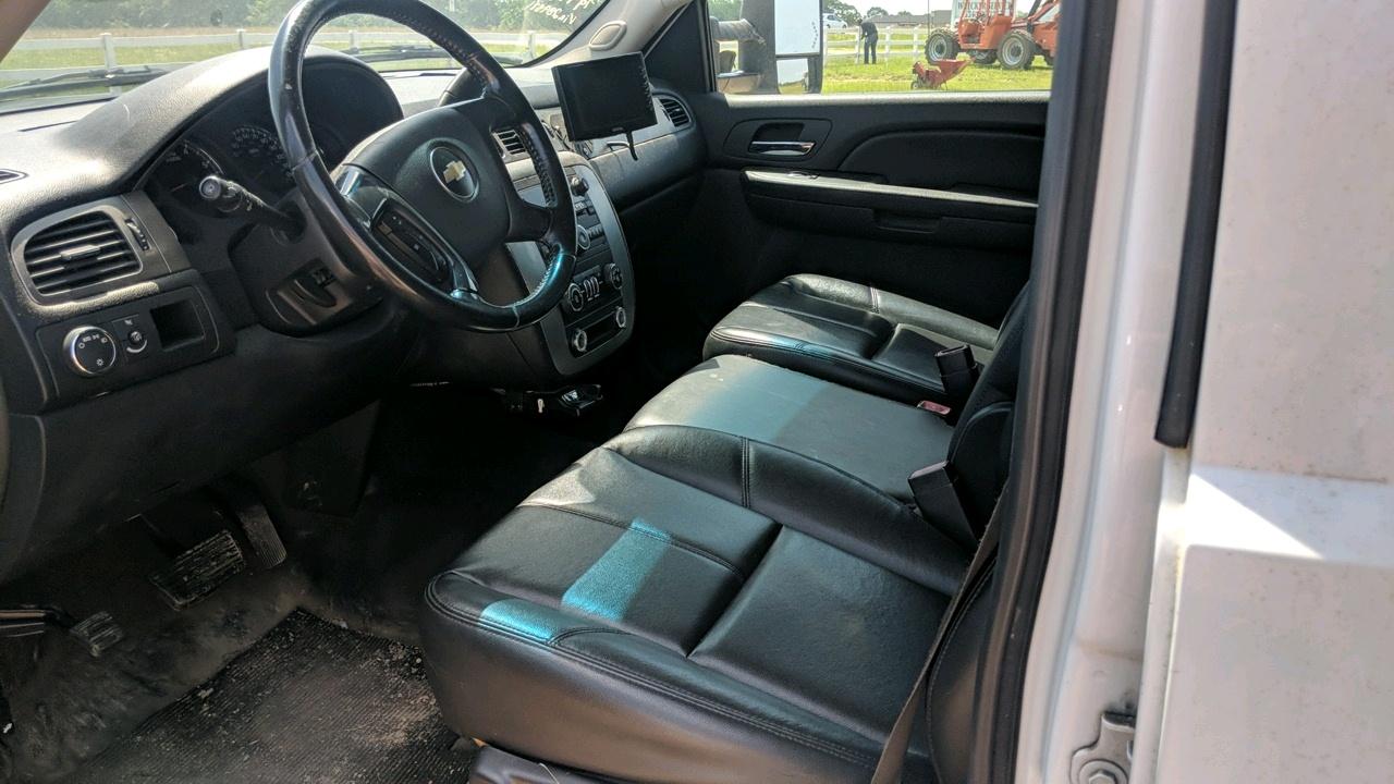 2007 CHEVY SUBURBAN LS SUV, 3RD ROW, WHITE, 240,210mi.  s/n 3GNGC26K97G2893