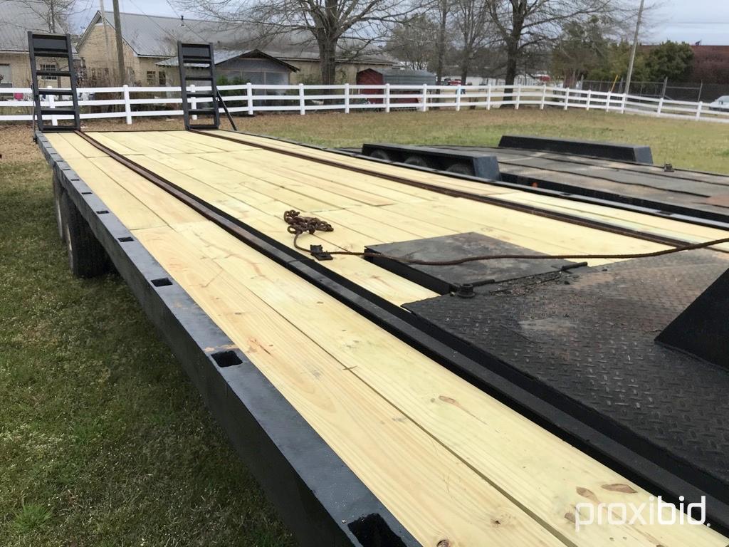 30' Gooseneck Tilt Bed Trailer: Ramps