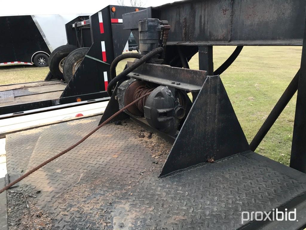 30' Gooseneck Tilt Bed Trailer: Ramps