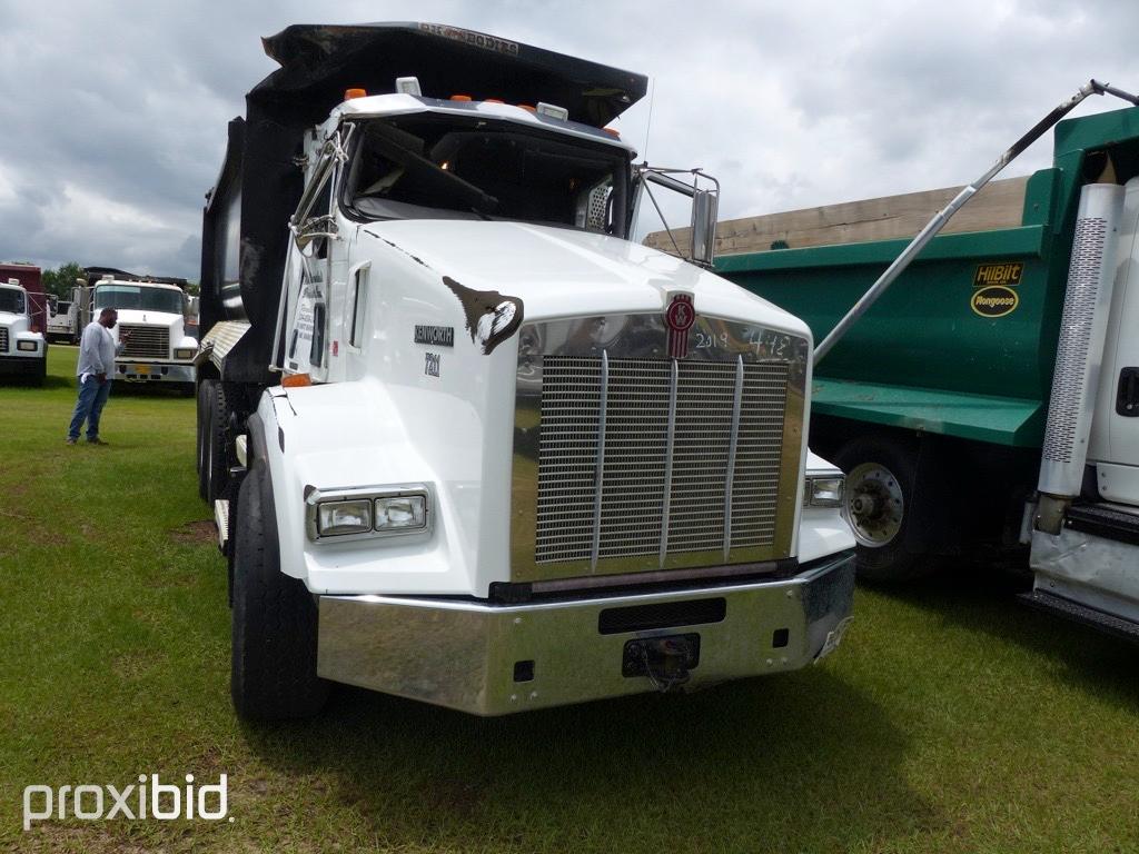 2019 Kenworth T800 Tri-axle Dump Truck, s/n 1NKDL40XXKJ217211 (Salvage Titl