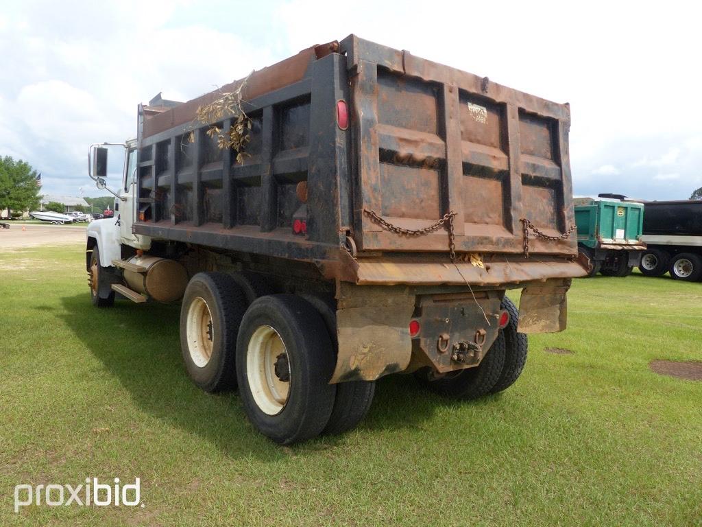 2006 Mack CHN613 Tandem-axle Dump Truck, s/n 1M2AJ06Y46N002260: Mack Eng.,