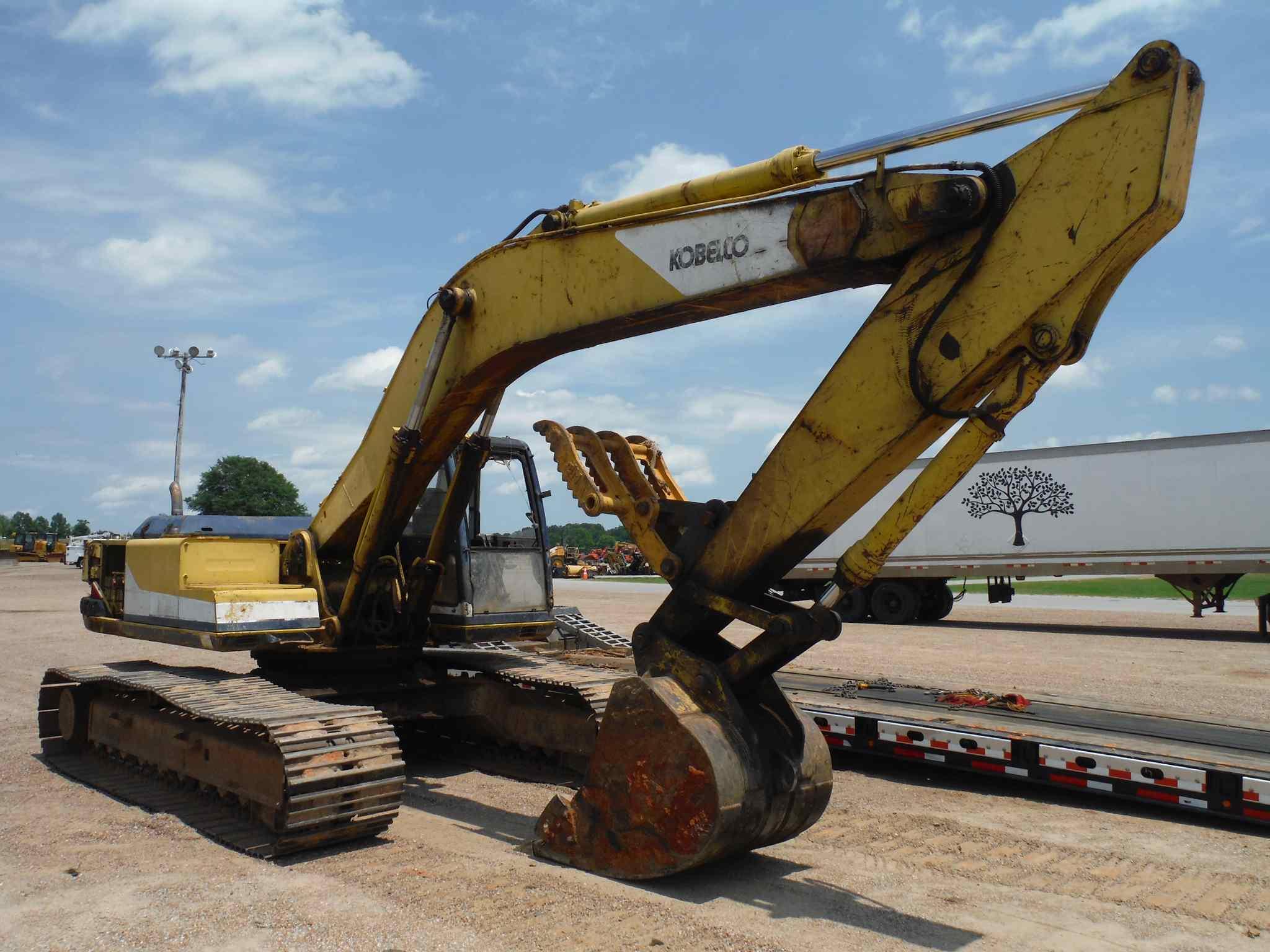 1991 Kobelco SK220LC Excavator, s/n LLU0324: Manual Thumb, Mixing Water in