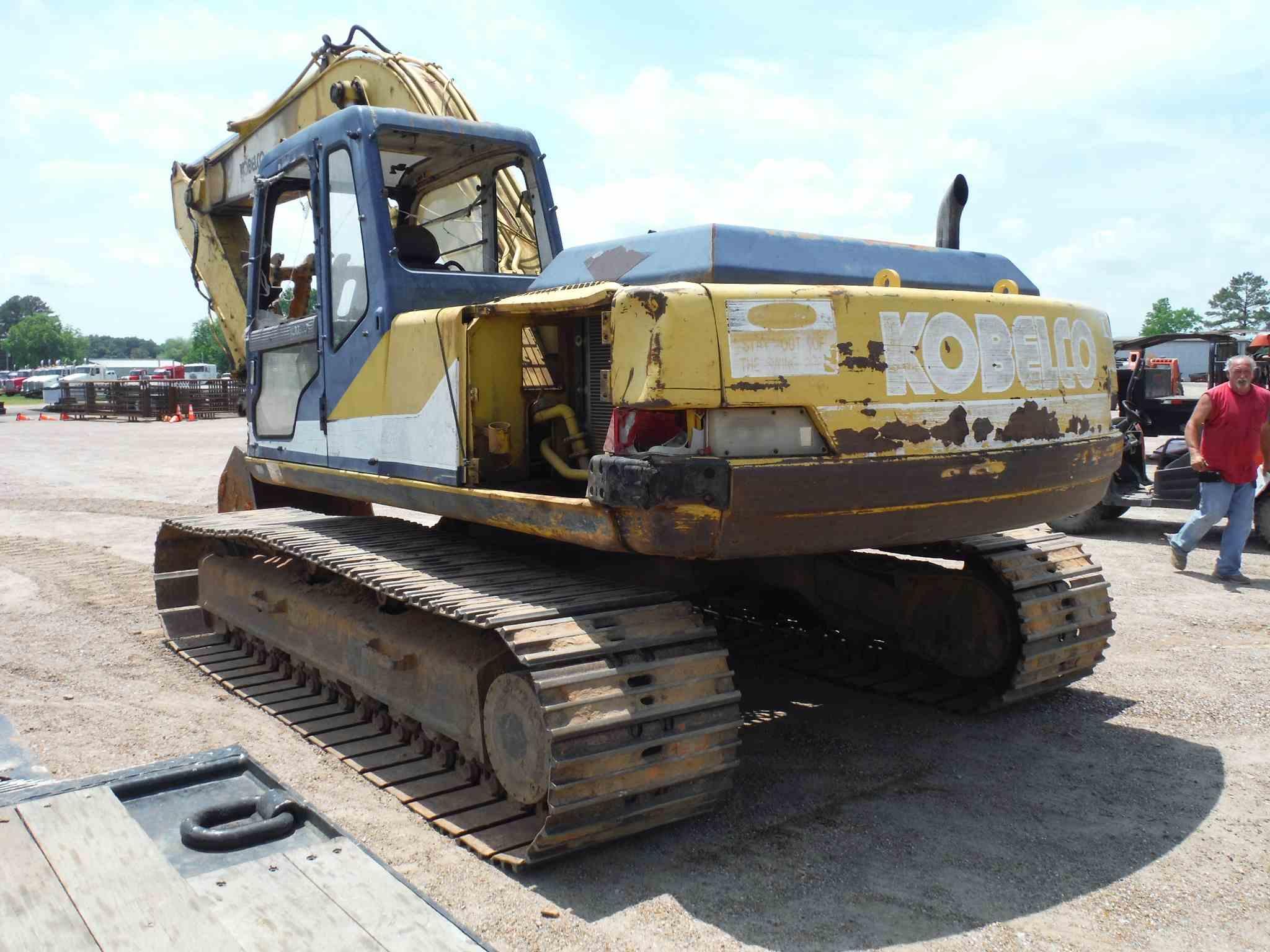 1991 Kobelco SK220LC Excavator, s/n LLU0324: Manual Thumb, Mixing Water in