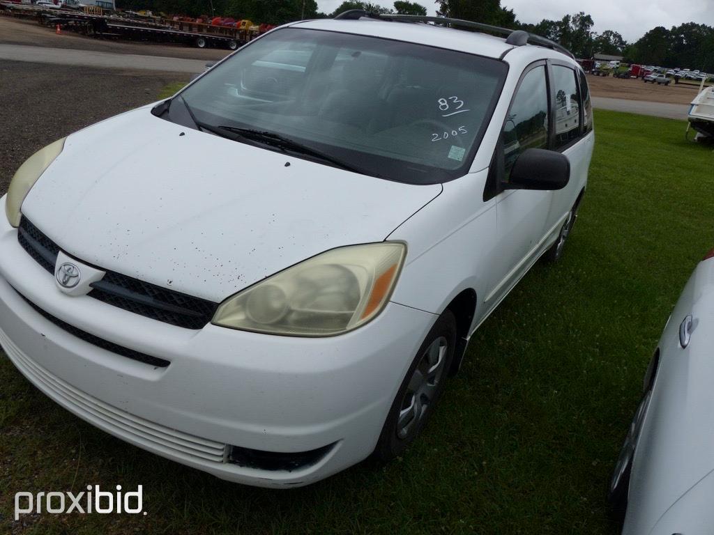 2005 Toyota Sienna CE Mini Van, s/n 5TDZA23C65S239952: Odometer Shows 173K