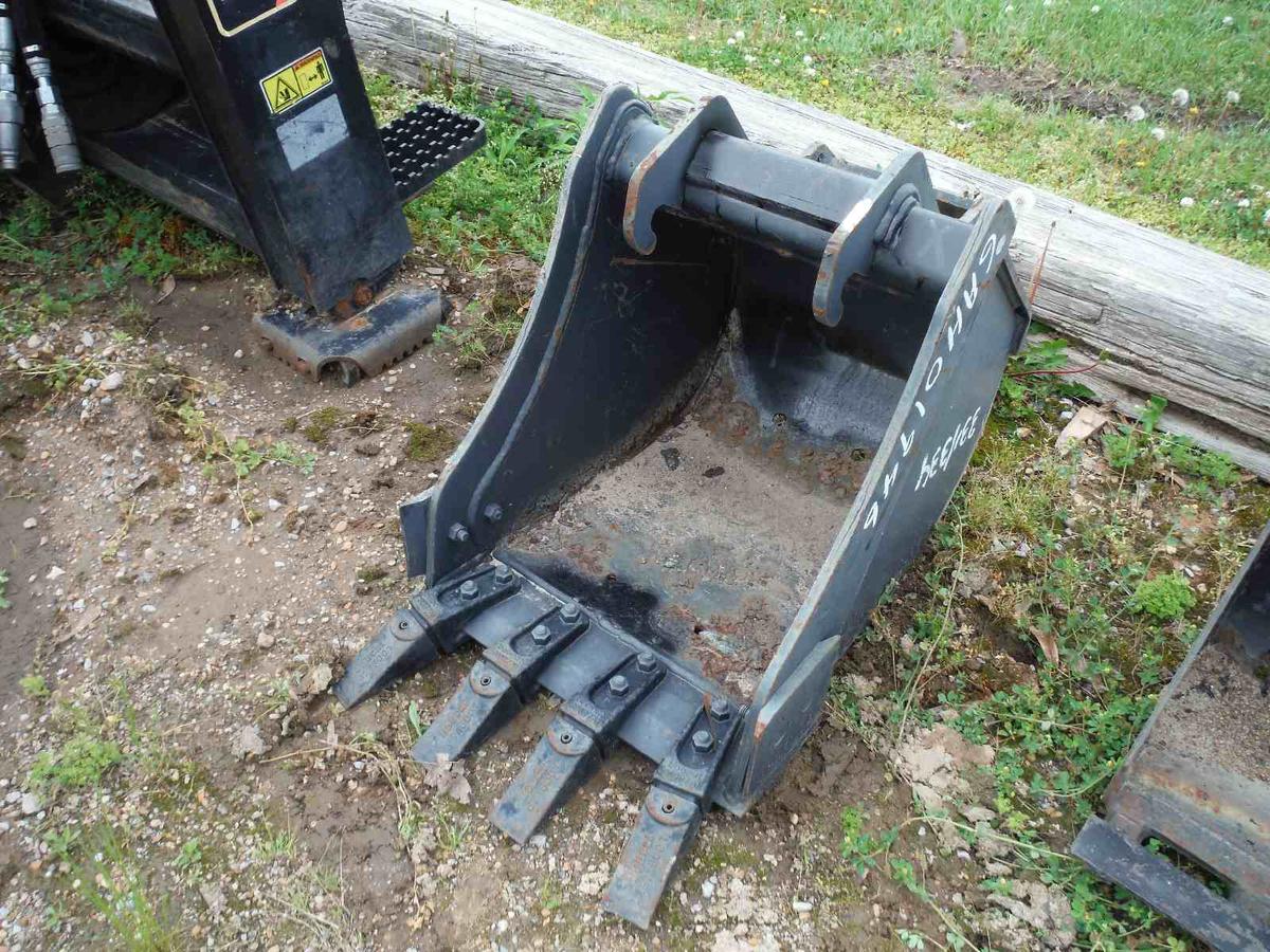 Bobcat 18" Bucket fits Bobcat 331/334 Mini Excavator