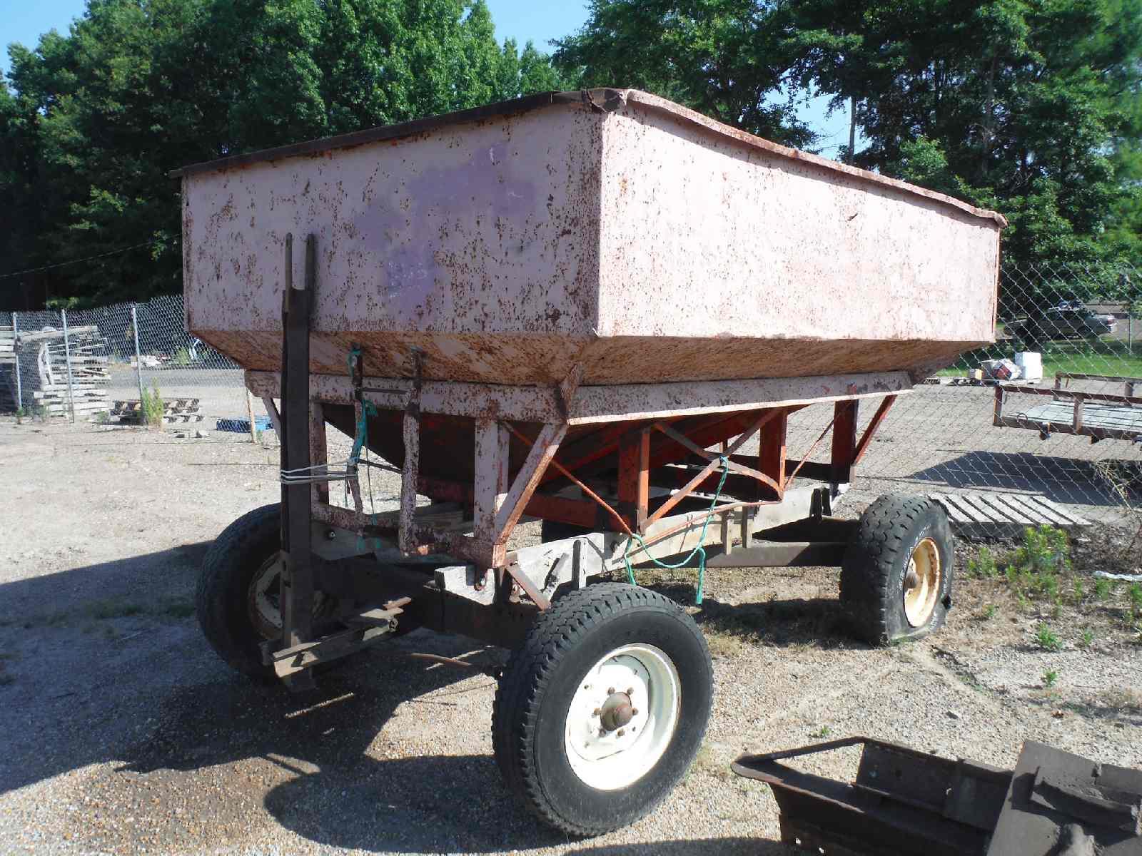 Pull-type Gravity Wagon on New Idea Running Gear