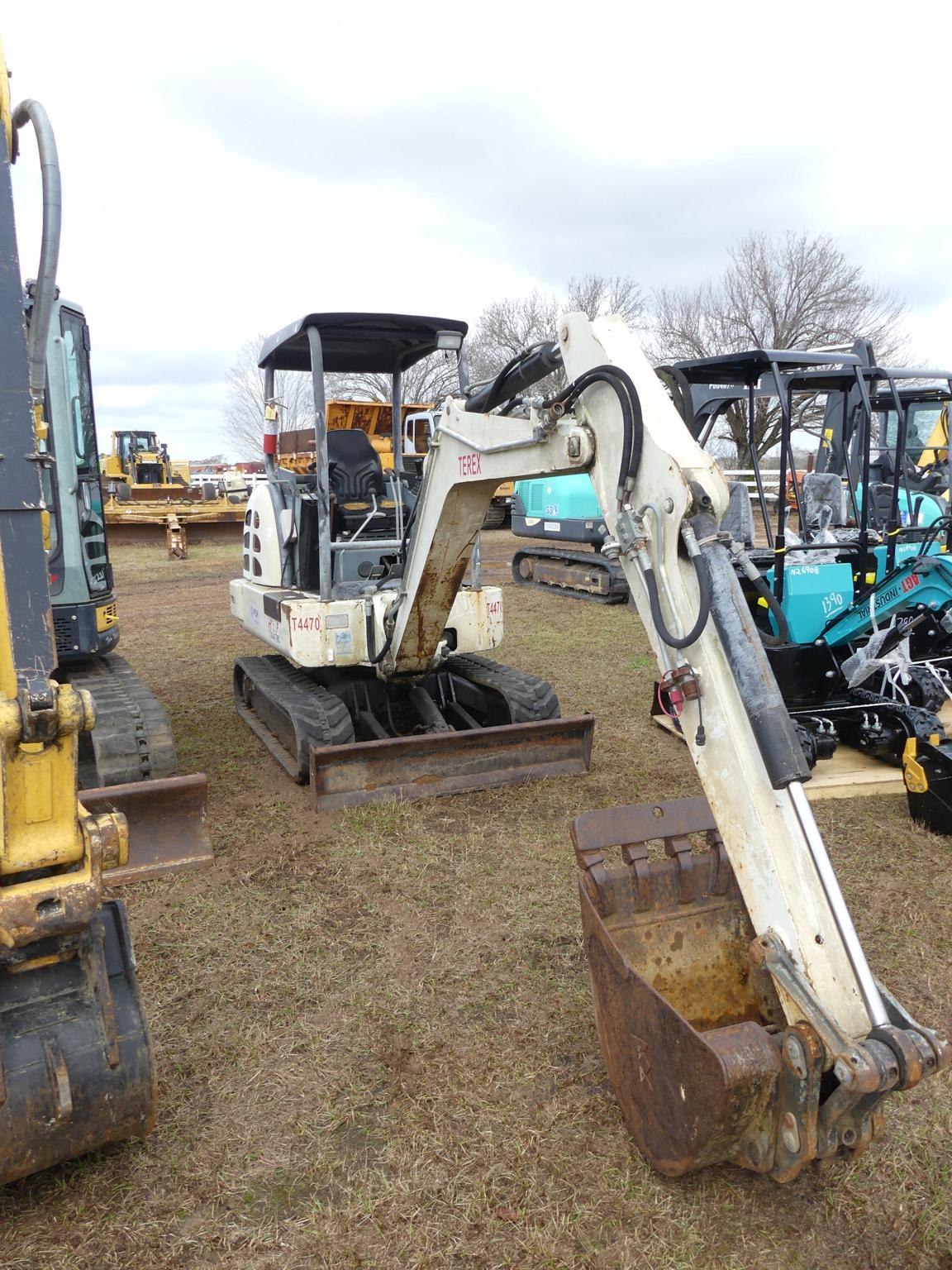 2005 Terex HR16 Mini Excavator, s/n 358-4470: 4-post Canopy, Blade