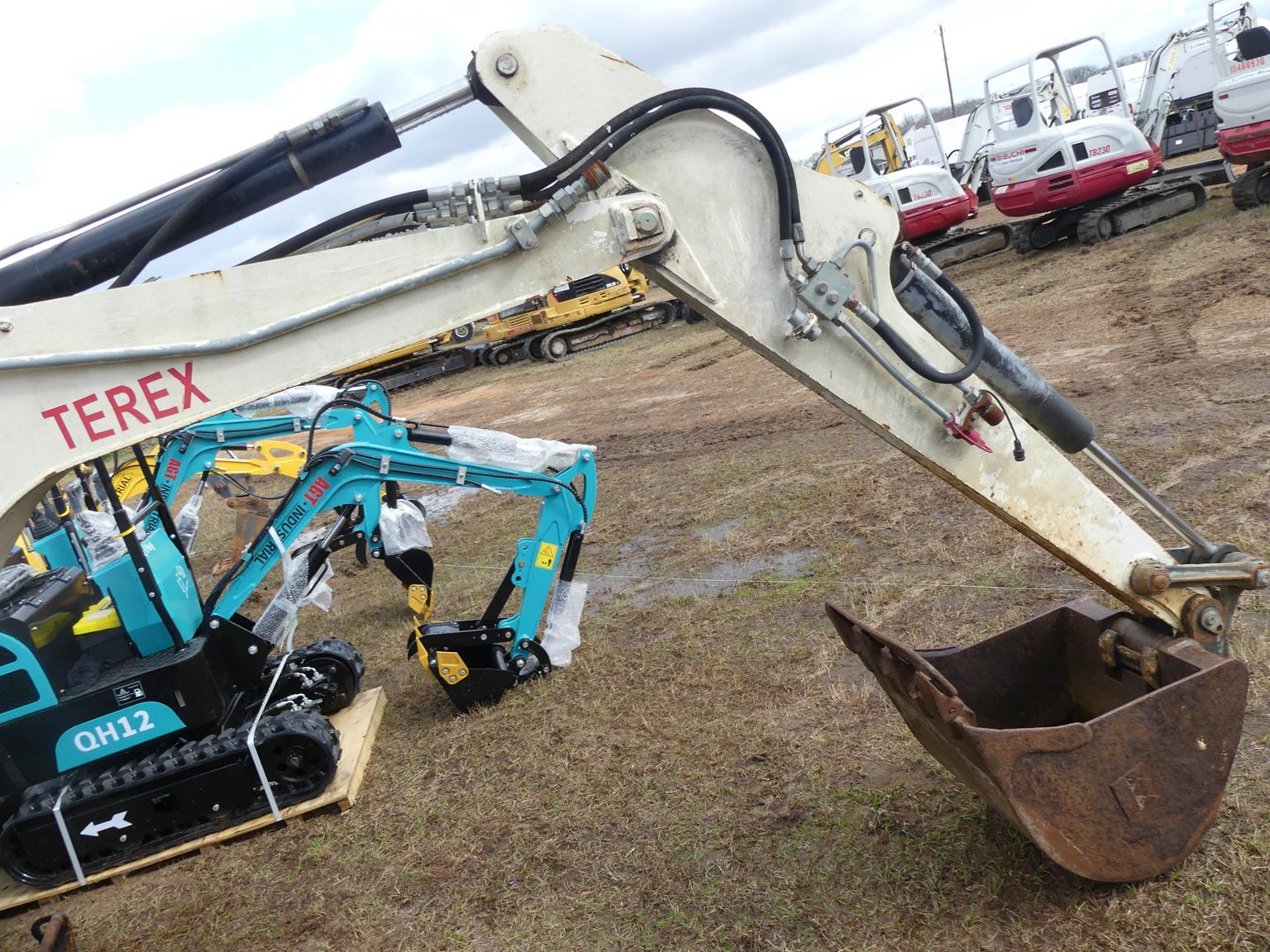 2005 Terex HR16 Mini Excavator, s/n 358-4470: 4-post Canopy, Blade