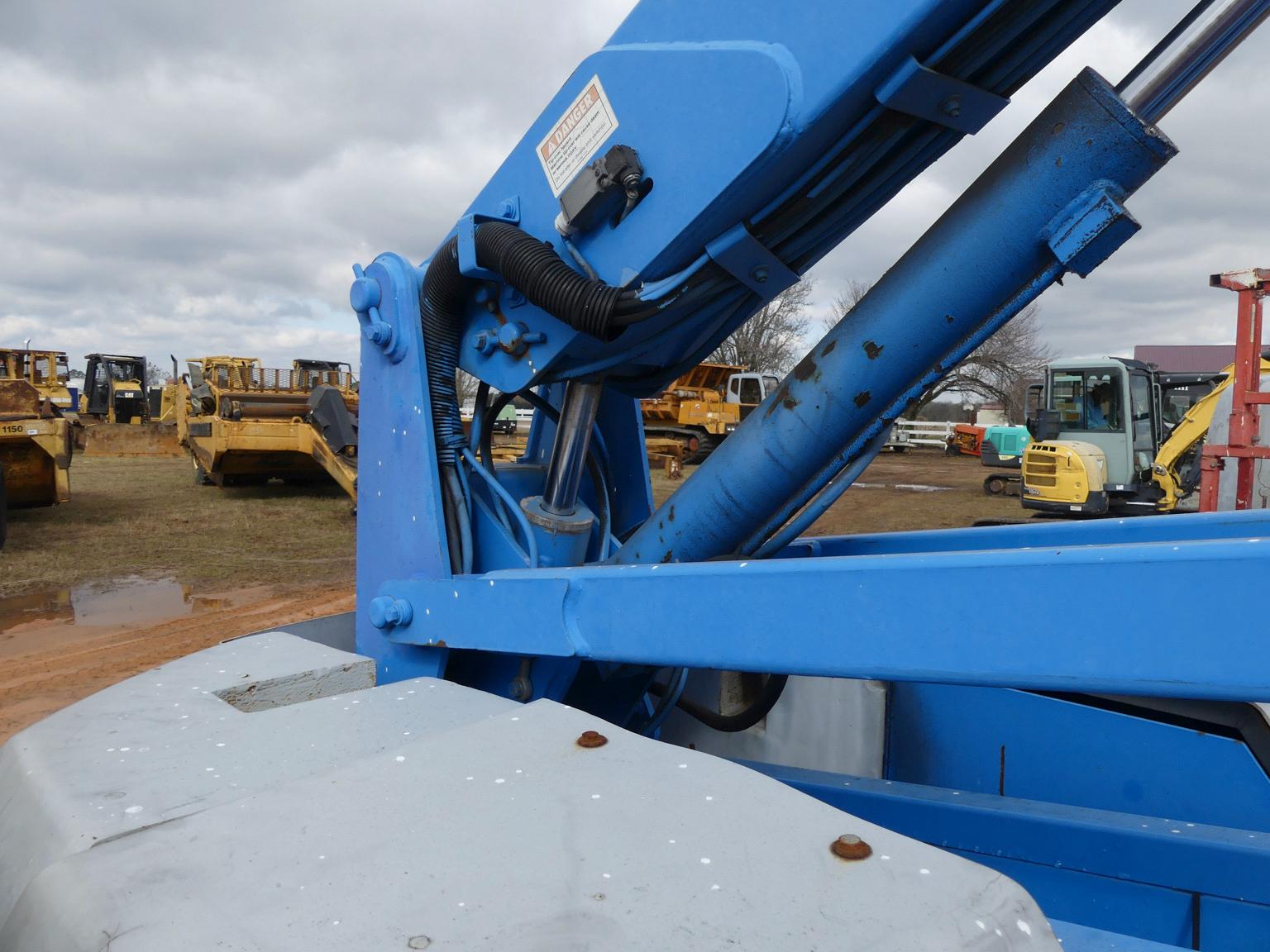 Genie Z34/22 Articulating Boom Lift: Electric