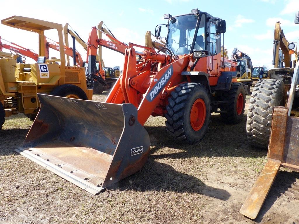 Doosan DL200 Rubber-tired Loader, s/n 3036