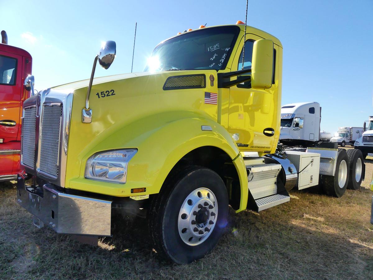 2016 Kenworth T880 Truck Tractor, s/n 1XKZD49X1GJ102628: Day Cab, Odometer