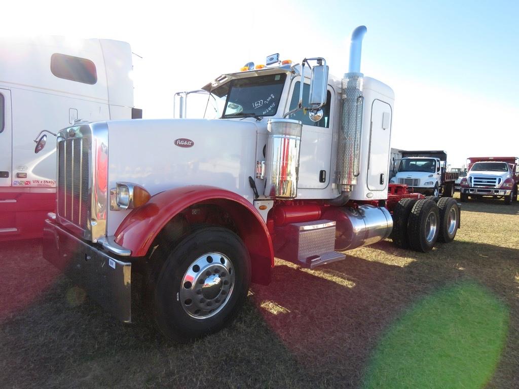 2008 Peterbilt 367 Truck Tractor, s/n 1XPTD49X38D740220: Flat Top Sleeper