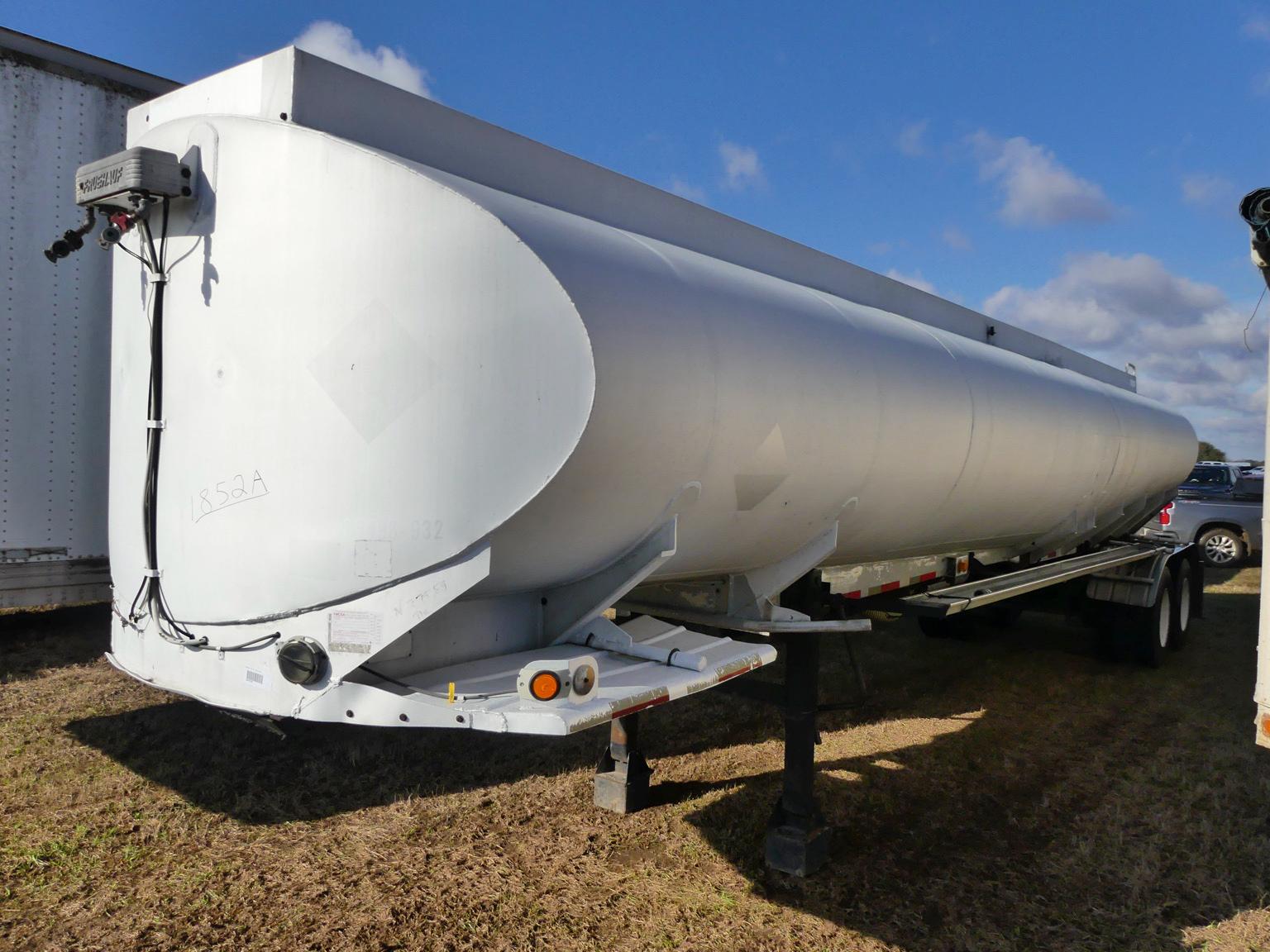 Fruehauf 53' Liquid Fertilizer Tanker, s/n UNB482004: Honda Gas Eng.