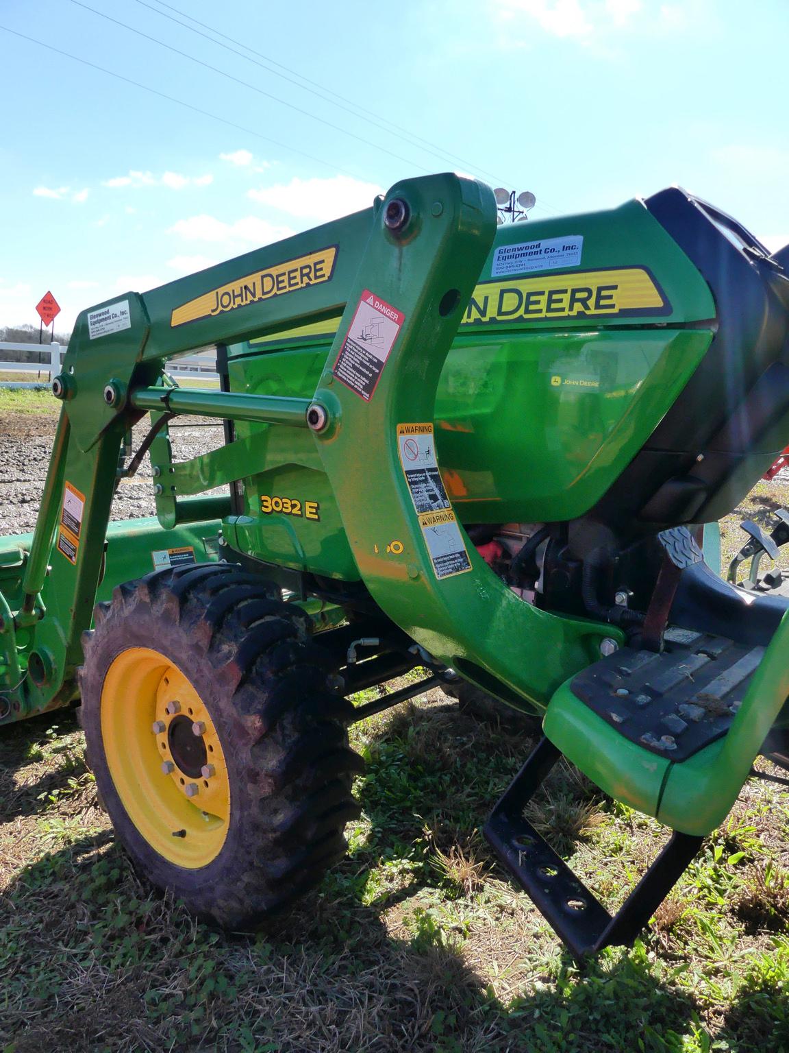 John Deere 3032E MFWD Tractor, s/n 1LV3032ECFH711848: Front Loader w/ Bkt.,