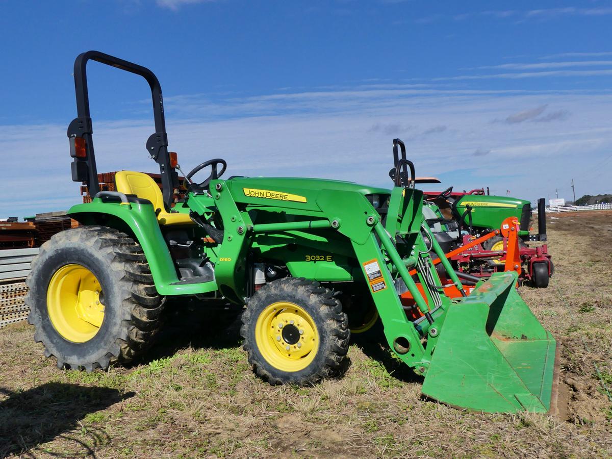 John Deere 3032E MFWD Tractor, s/n 1LV3032ECFH711848: Front Loader w/ Bkt.,