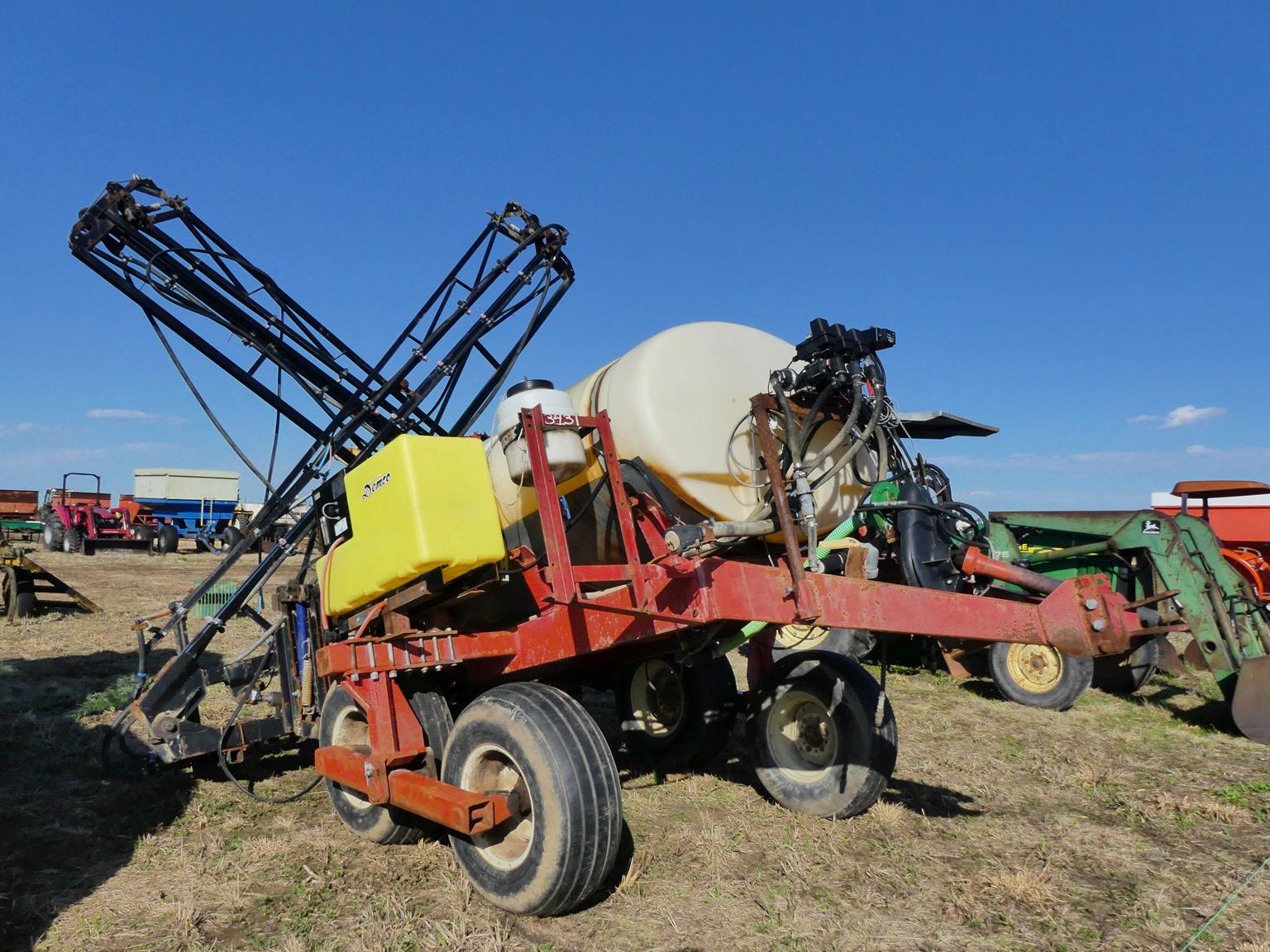 Demco 500-gal Sprayer Rig